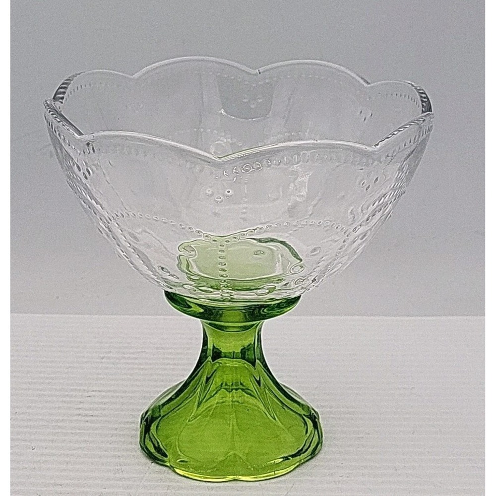 1960s Green Scalloped Rim Footed Glass Compote‎ Small Candy/Nut Dish